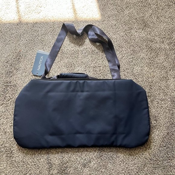 NWT, Nautica, Sport Duffel Bag. - Picture 5 of 8